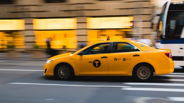 How to Hire the Right Cab That Completes Your Tour